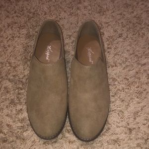 Never worn size 6 low bootie.